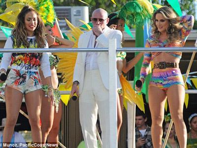 Jennifer Lopez dan Pitbull Siapkan MV Lagu Tema Piala Dunia 2014!